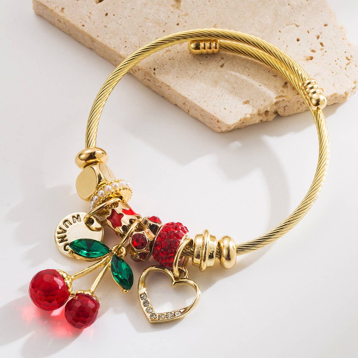 GOLD BEADED BRACELET WITH CRYSTAL CHARMS_CWMM8495