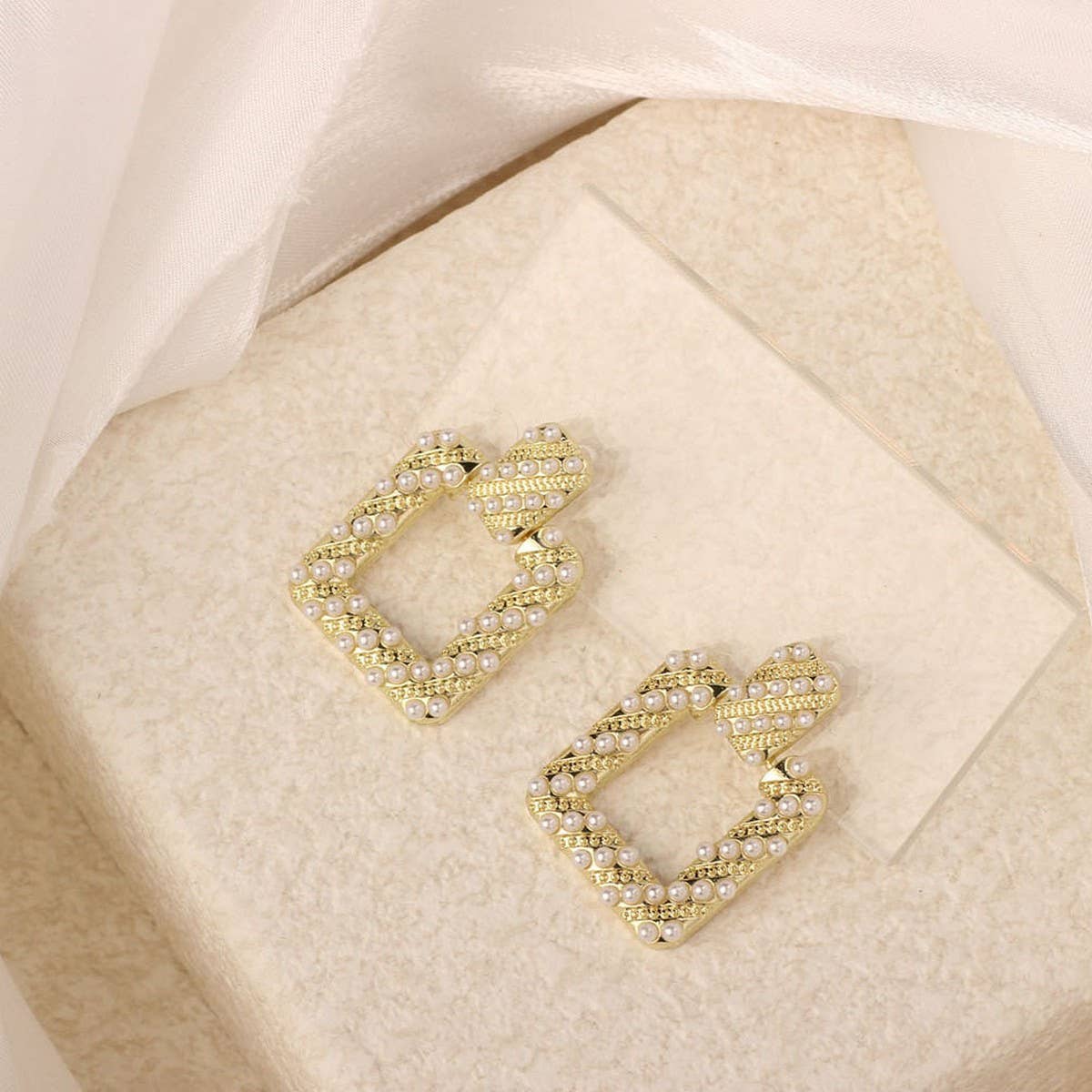 NEW SIMPLE HOLLOW FLOWER ENAMEL EARRINGS_CWAJE3991