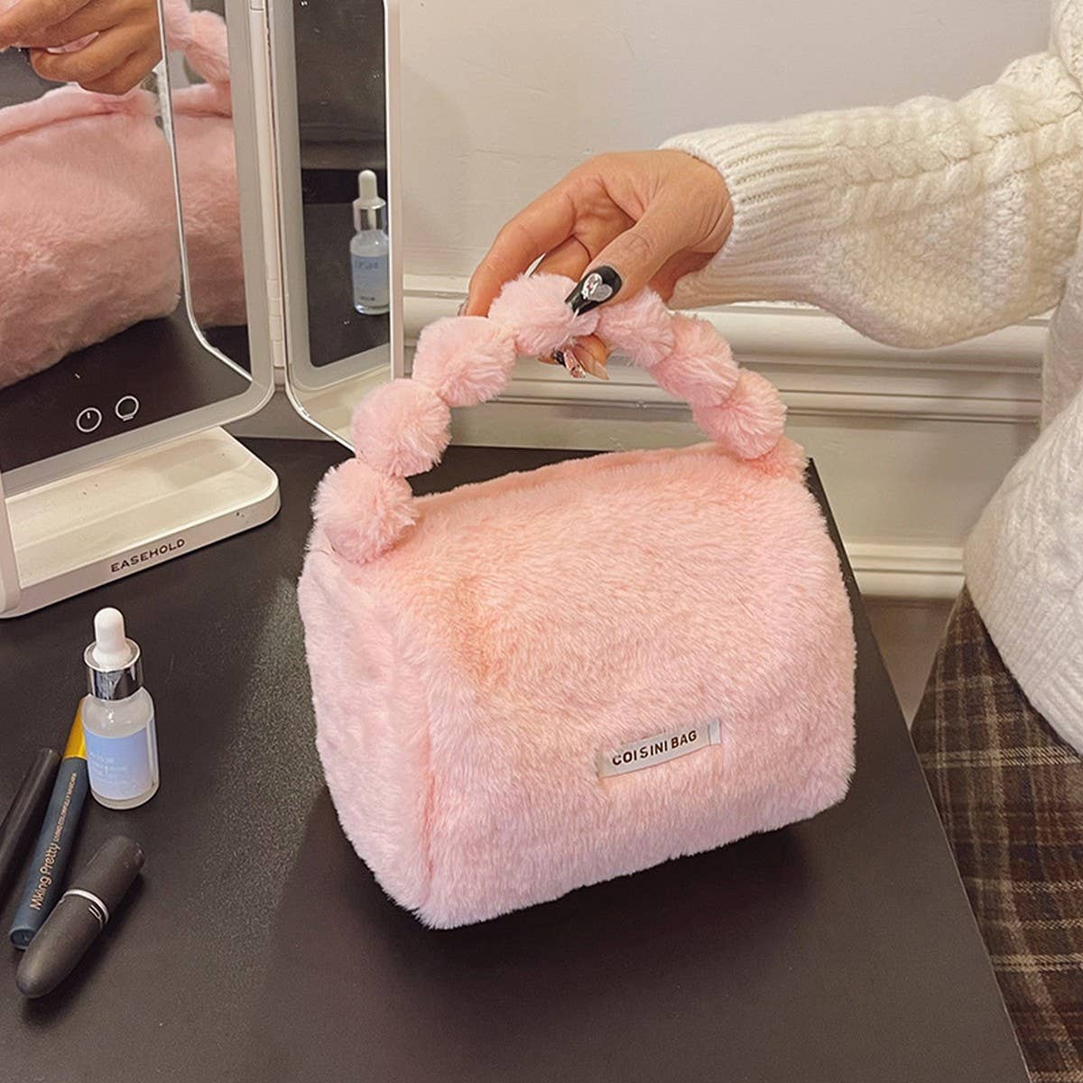 NEW PORTABLE LARGE CAPACITY PLUSH COSMETIC BAG_CWAB4426