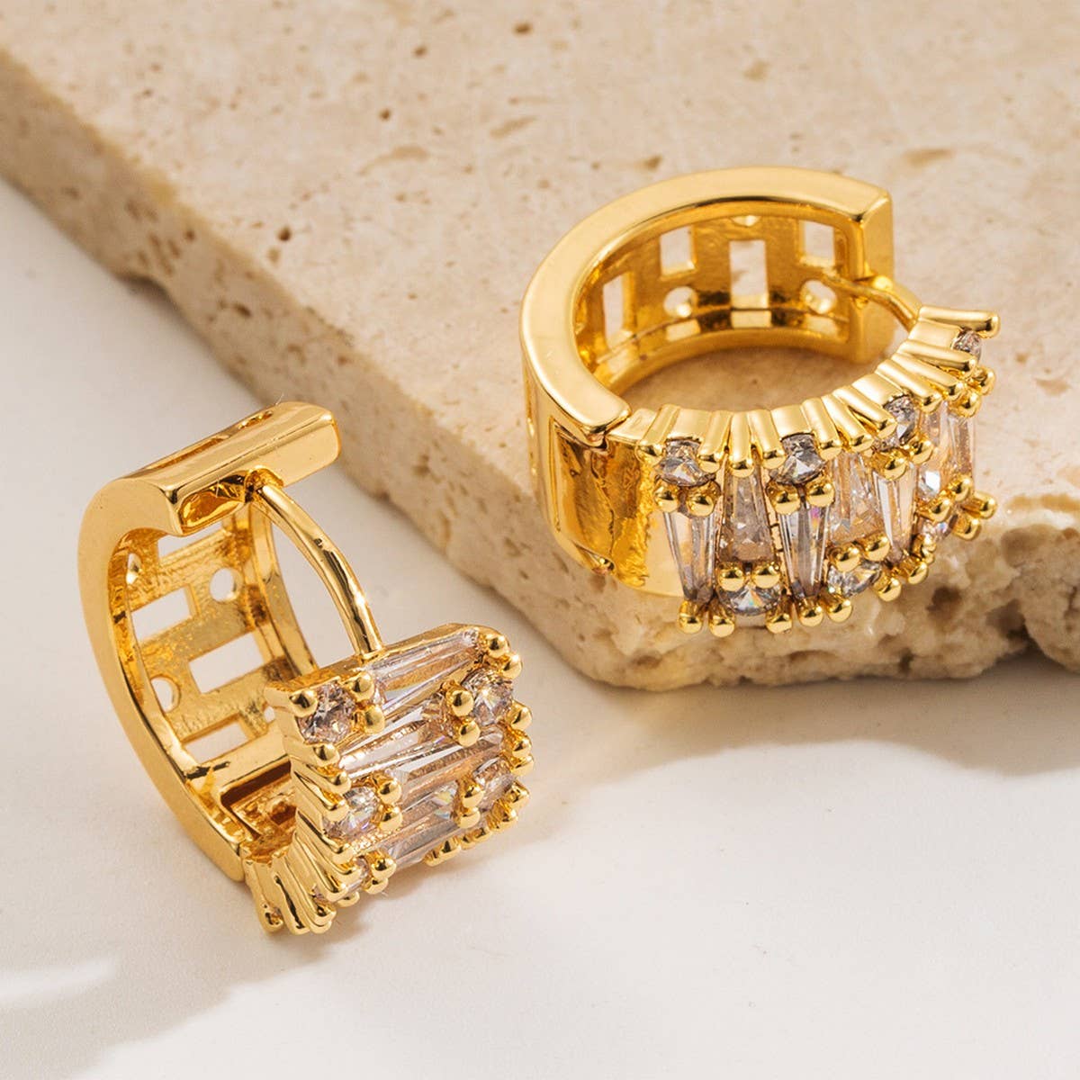 COLORFUL GOLD PLATED HOOP EARRINGS LUXURY DESIGN_CWMM8529