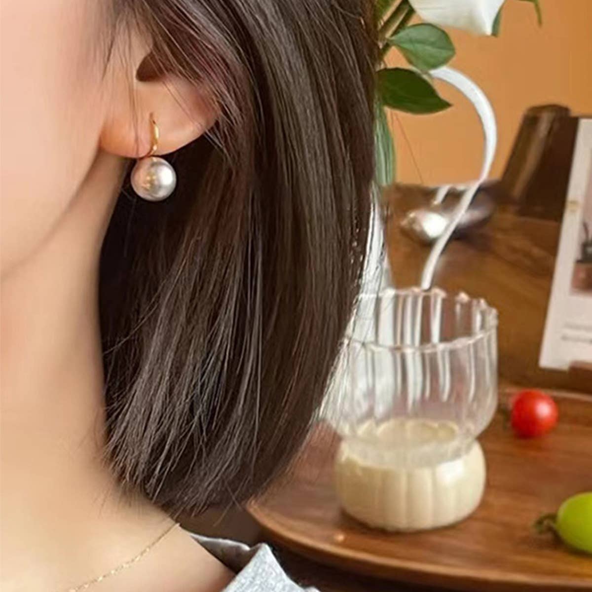 SMALL LIGHT BULB PEARL ROUND EARRINGS_CWAJE1672