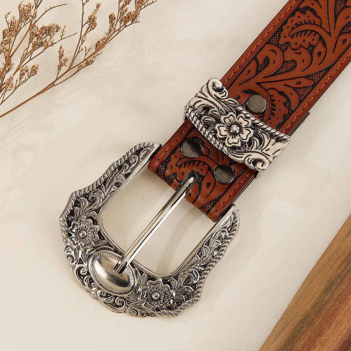 Metal Vintage Distressed Rivet Embossed Belt_Cwmm3954