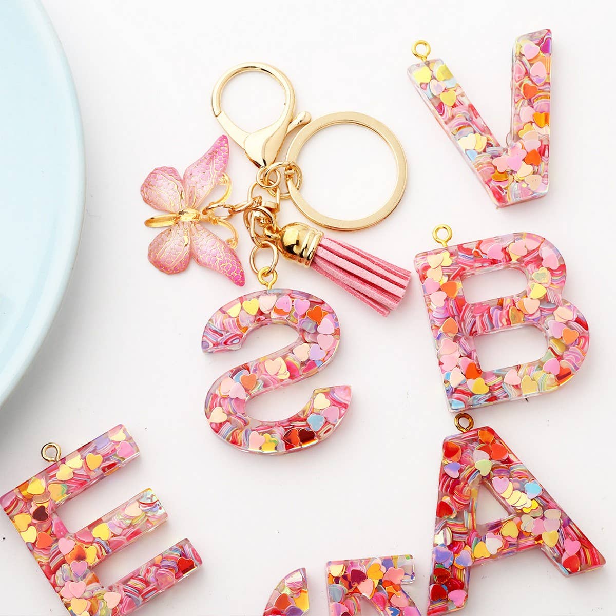 GLITTER RESIN LETTER BUTTERFLY KEYCHAIN_CWMM6866