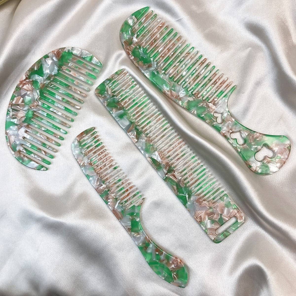 COMFORTABLE GREEN ACETATE COMB FOR SILKY HAIR_CWMM6431