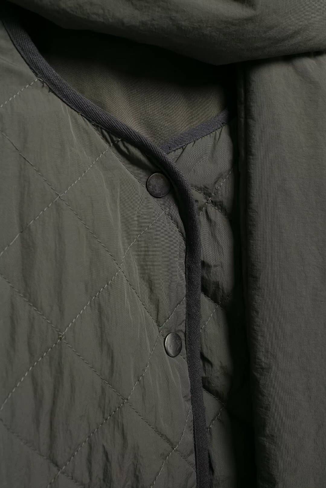 Wear A Scarf And Cotton Suit In A Solid Color