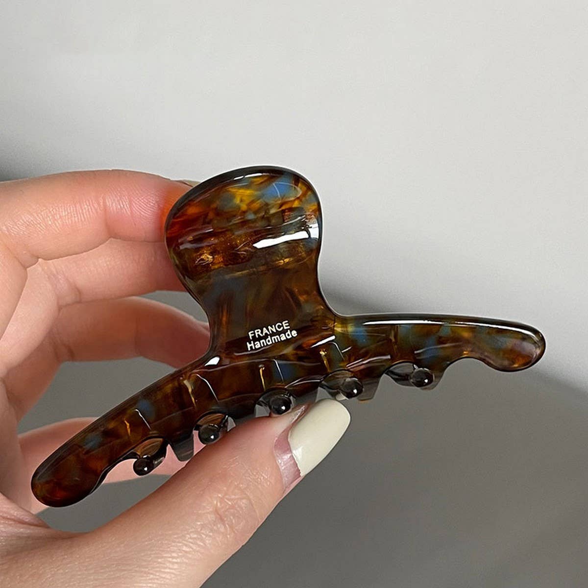 RETRO TEMPERAMENT CARAMEL LINE CLIP SHARK CLIP_CWAHA3959