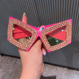 LARGE FRAME CAT EYE DIAMOND SUNGLASSES_CWASG0829