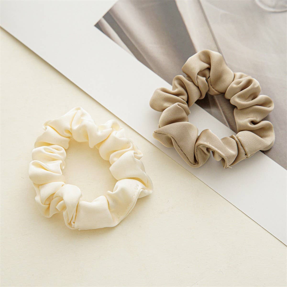 3 15DIAMETER COFFEE COLOR SILK SCRUNCHIES_CWAHA0342
