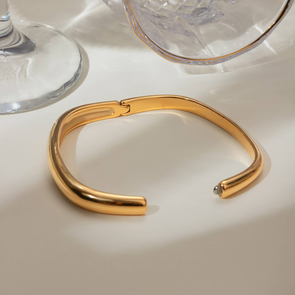 MINIMALIST IRREGULAR SQUARE CLASP CUFF BRACELET_CWAJE4633