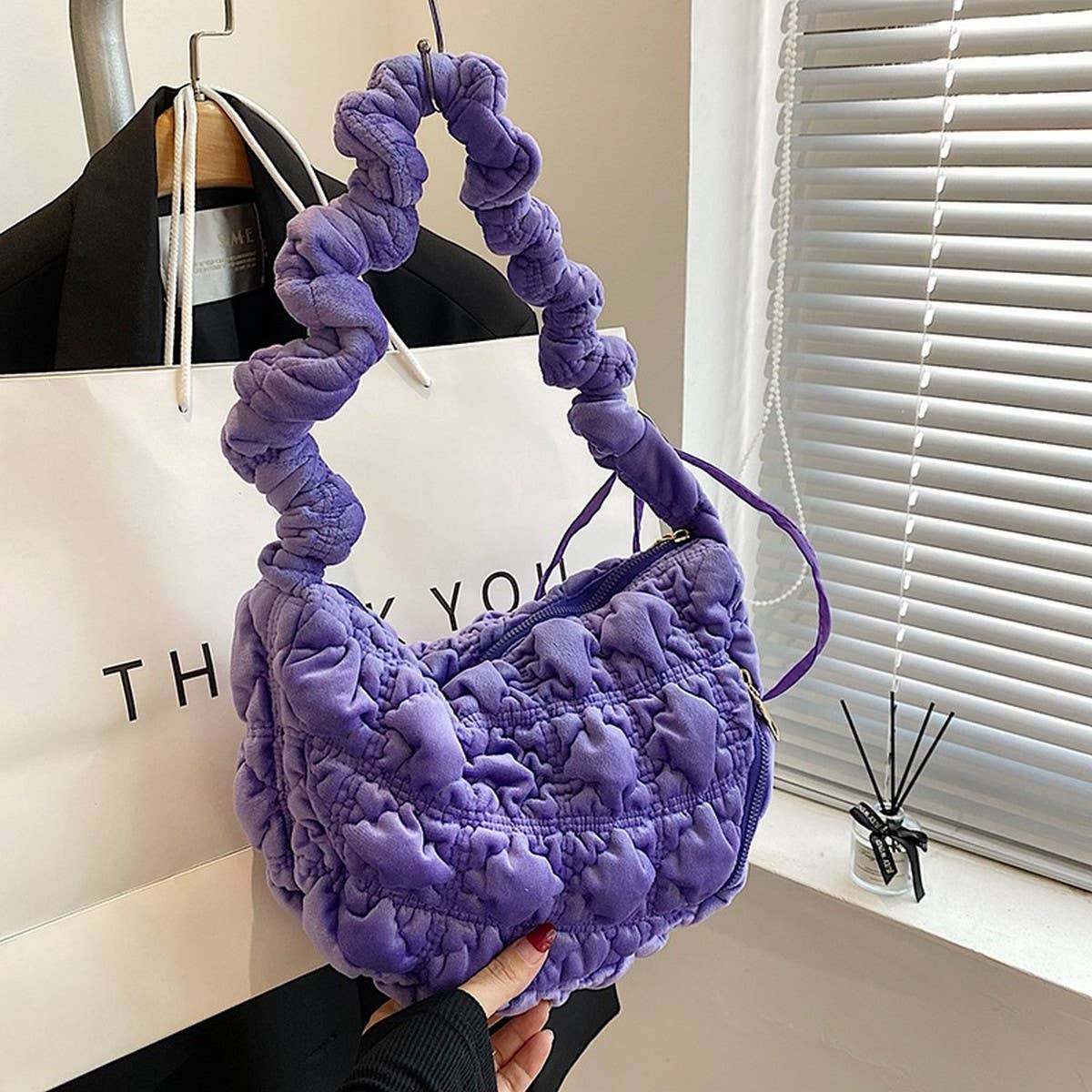 VELVET FUZZY PUFFY CLOUD SHOULDER BAG_CUAB00510
