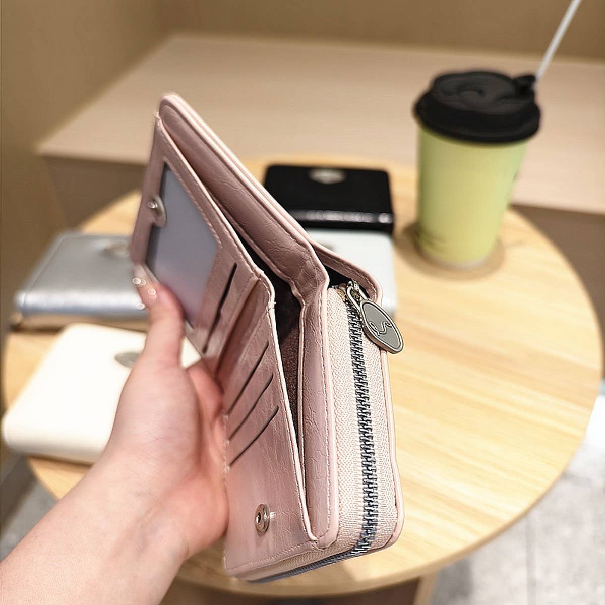 Minimalist Crackle Bifold Wallet With Zipper_Cwab06218