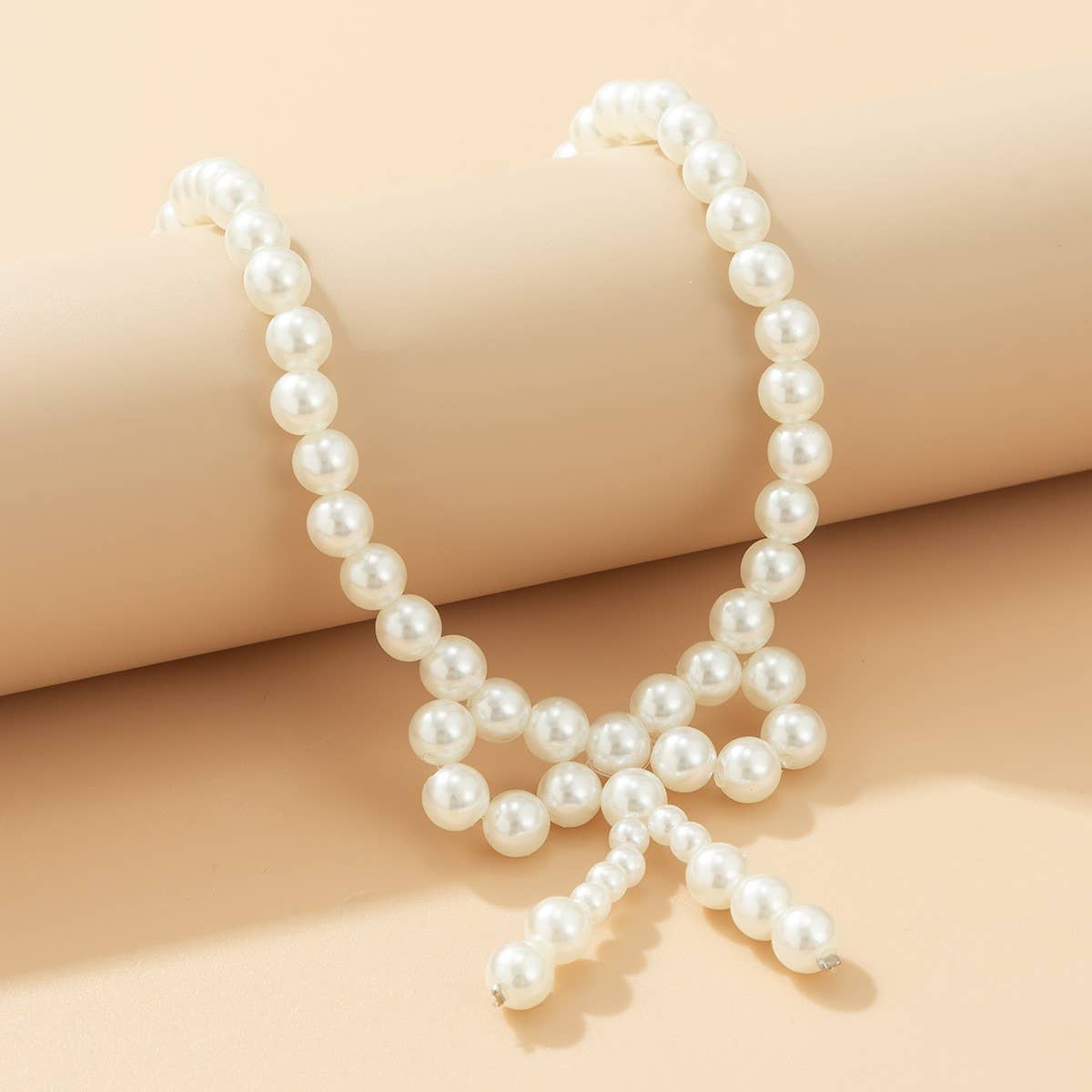 IMITATION PEARL BEADED NECKLACE WITH PEARL BOW_CWAJE1163