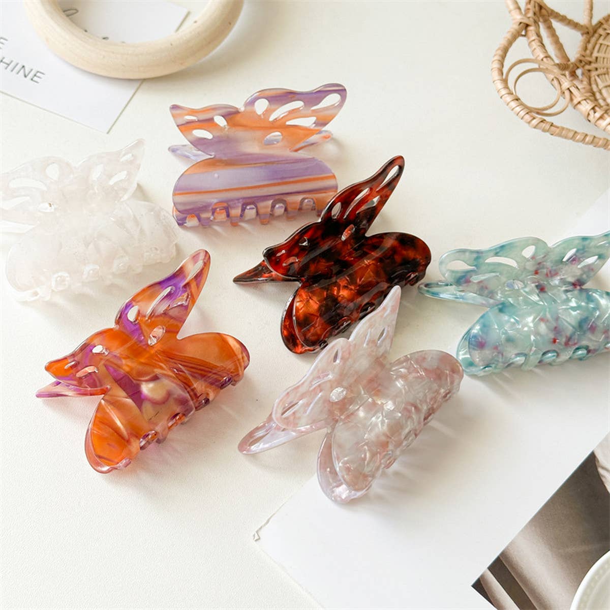 NEW LARGE HOLLOW BUTTERFLY HAIR CLAW WOMENS CLIP_CWAHA1028