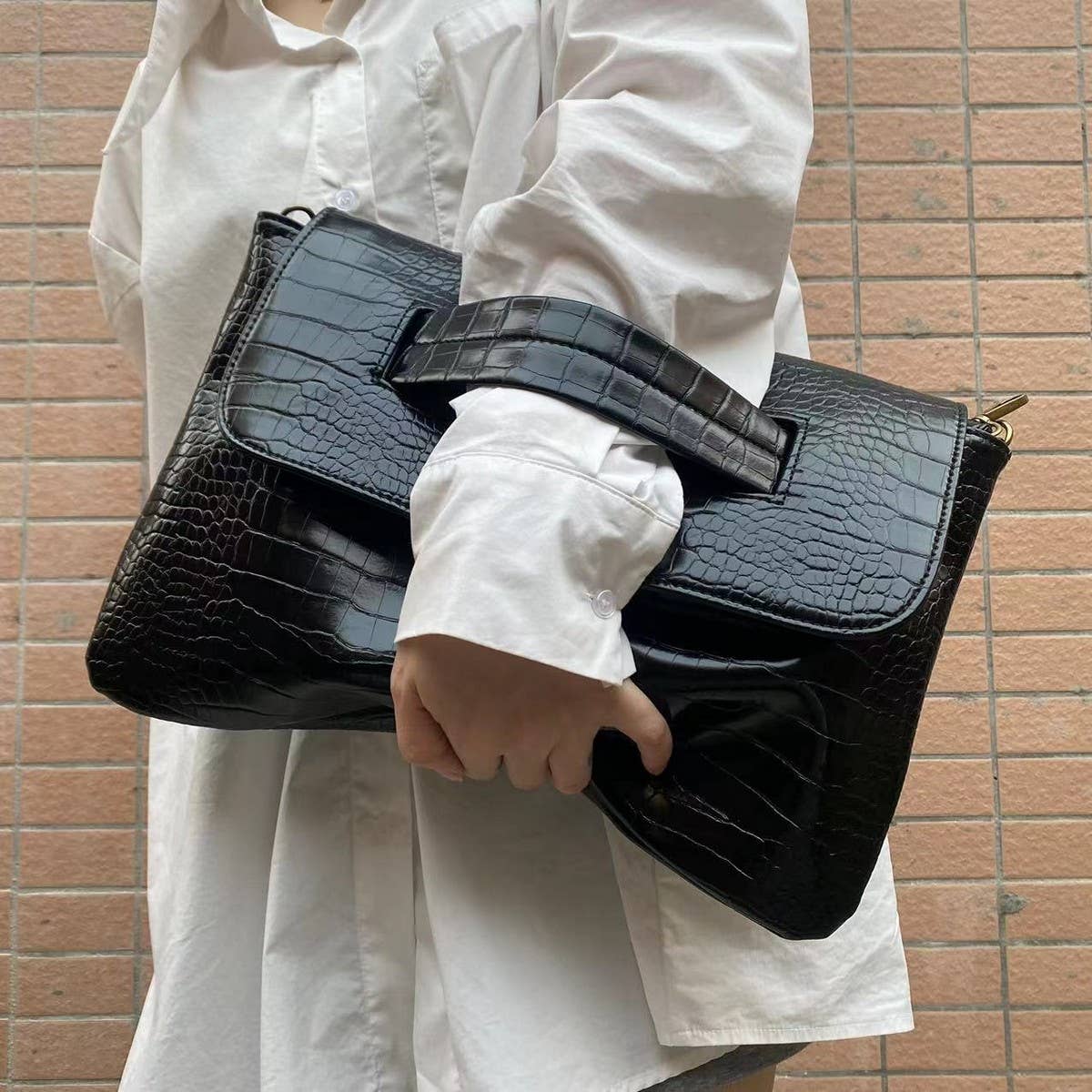 FASHIONABLE AND VERSATILE BLACK HAND BAGS_CWAB2603