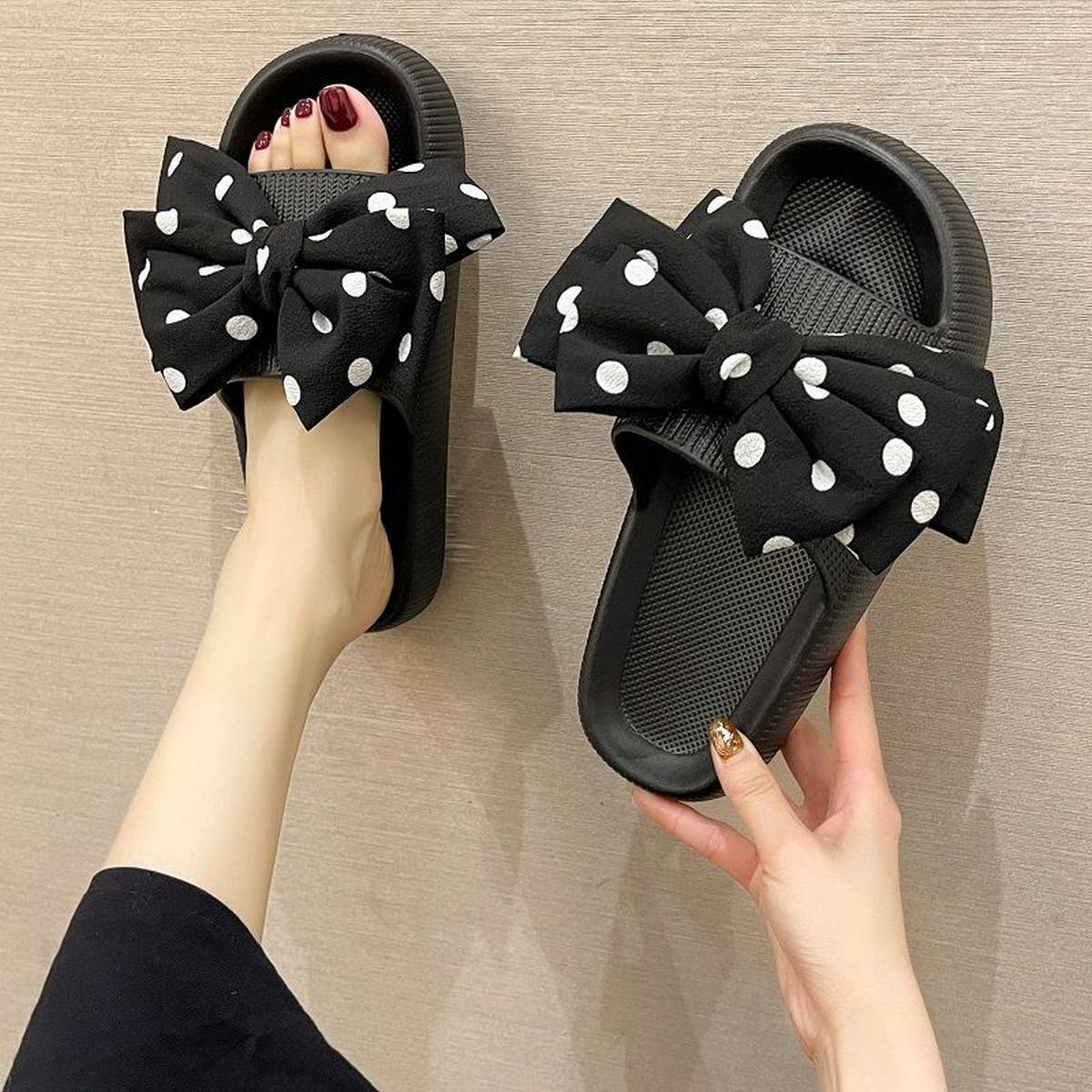 STYLISH THICK SOLED CUTE POLKA DOT BOW SLIPPERS_CWSHS0639