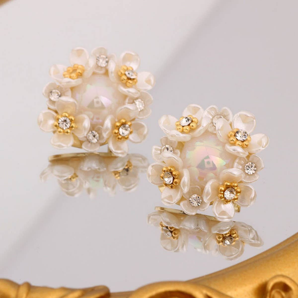 SWEET AND ELEGANT HAND WOVEN CRYSTAL EARRINGS_CWAJE4003