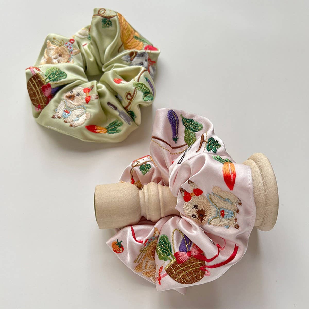 DESIGN SATIN CUTE EMBROIDERED BUNNY HAIRBAND_CWAHA3676