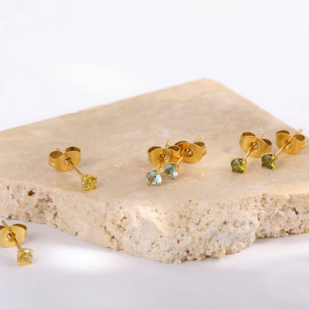 DECEMBER BIRTHSTONE STUD EARRINGS 18K ZIRCON_CWAJE5040