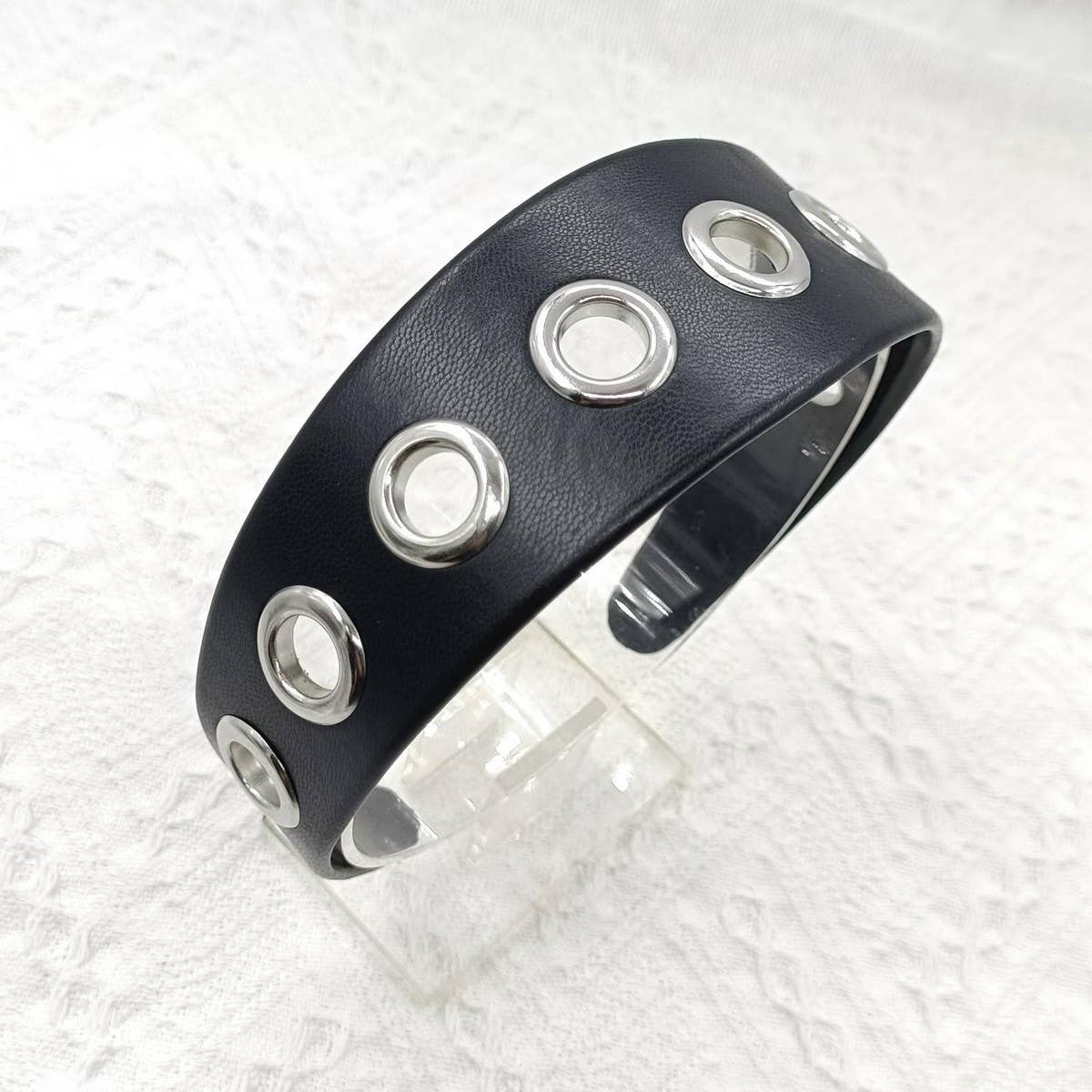 ELEGANT PUNK WIDE PU HEADBAND WITH LARGE STUDS_CWAHA6316