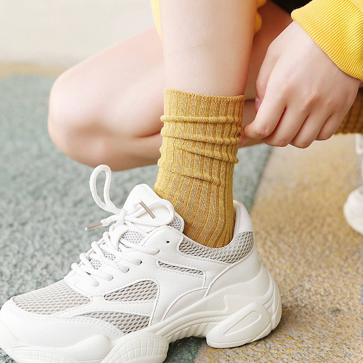 AUTUMN AND WINTER RETRO MID CALF SOCKS_CWMS0986