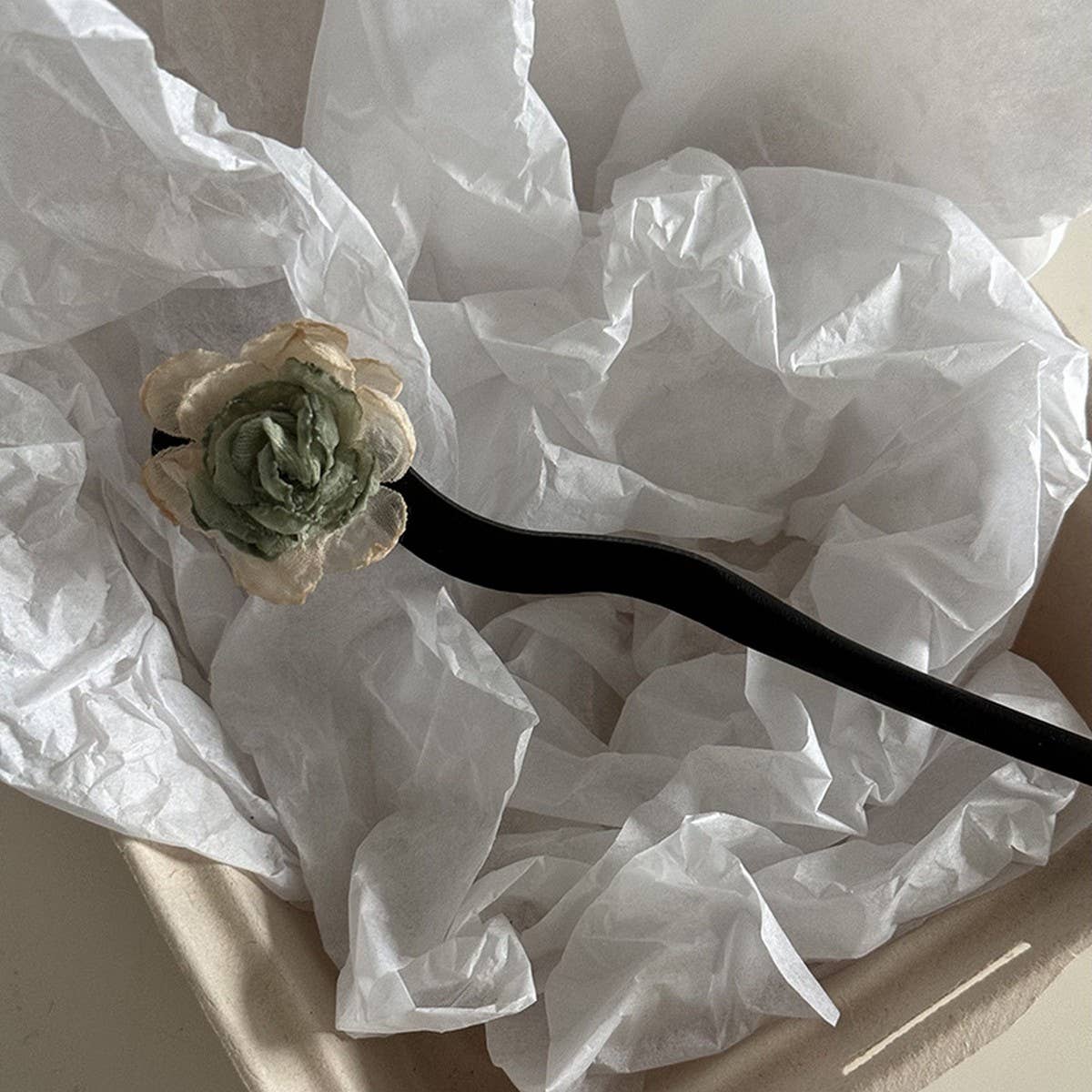 CAMELLIA HAIRPIN SMALL FRESH FLOWER HAIRPIN_CWAHA4673