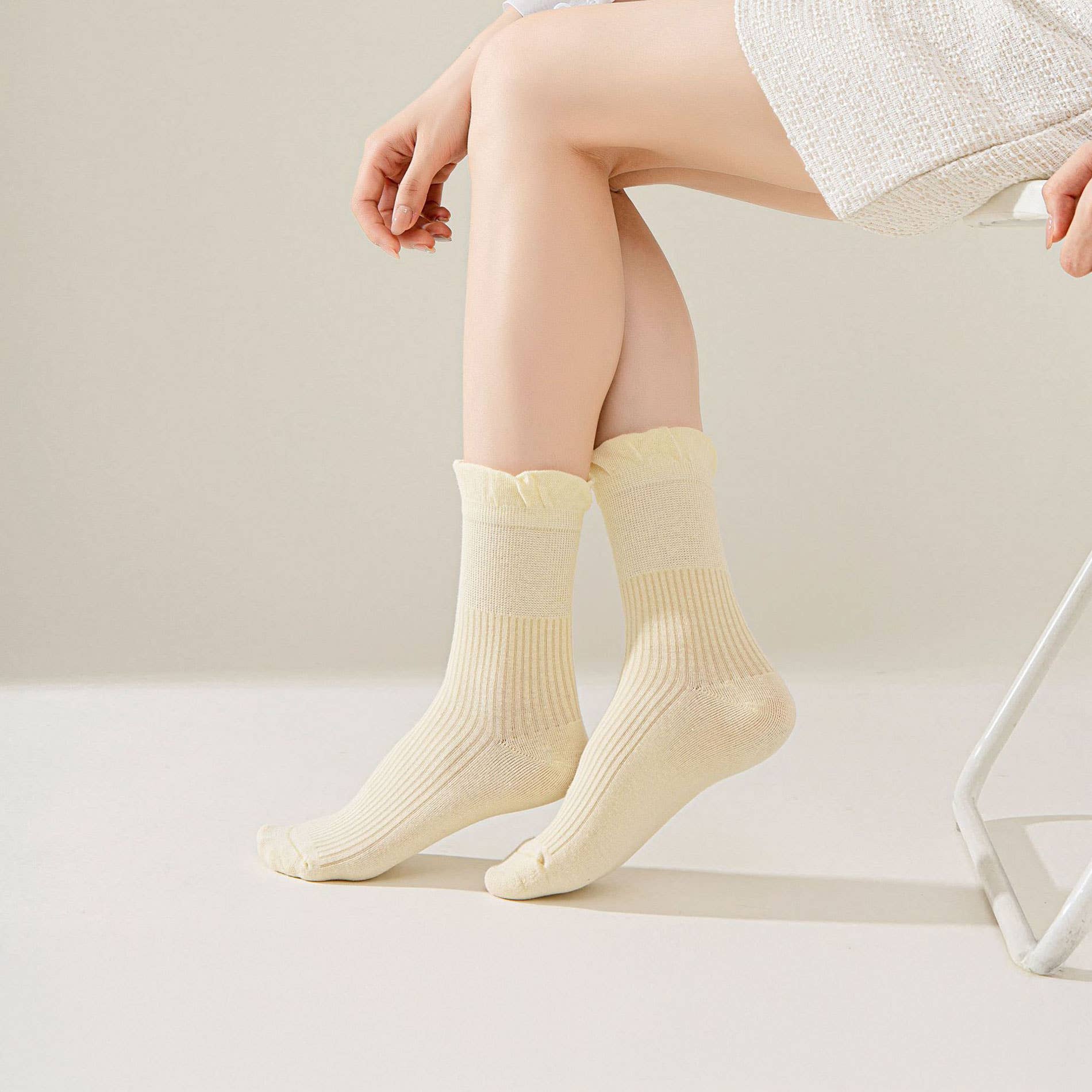 THIN SOLID RUFFLE CREW SOCKS FOR SUMMER_CWMS1374