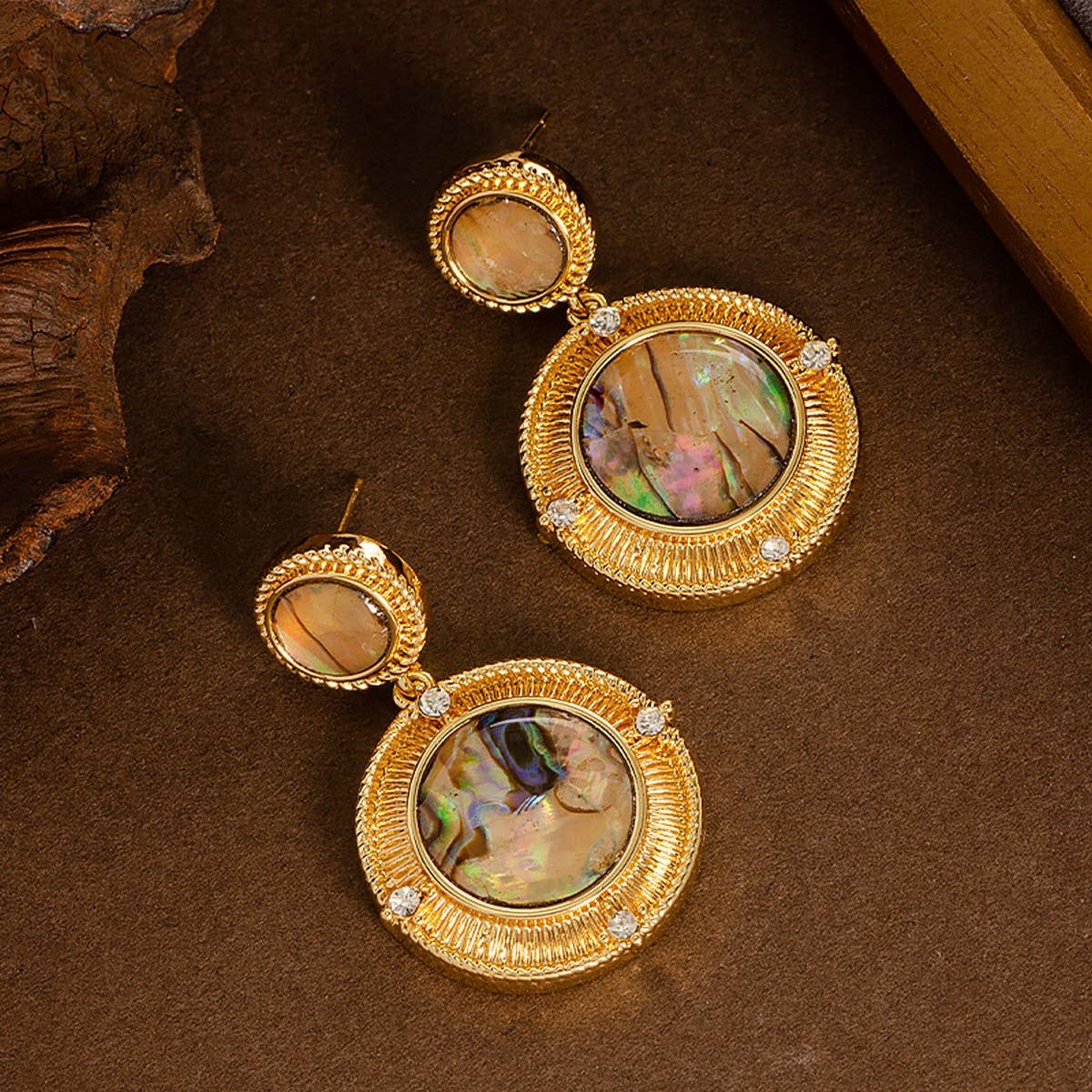 COLORFUL ABALONE EARRINGS WITH DIAMOND AND ZIRCON_CWMM4357