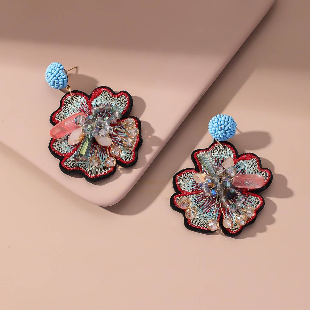 EMBROIDERED CRYSTAL FLOWER EARRINGS_CWMM6174