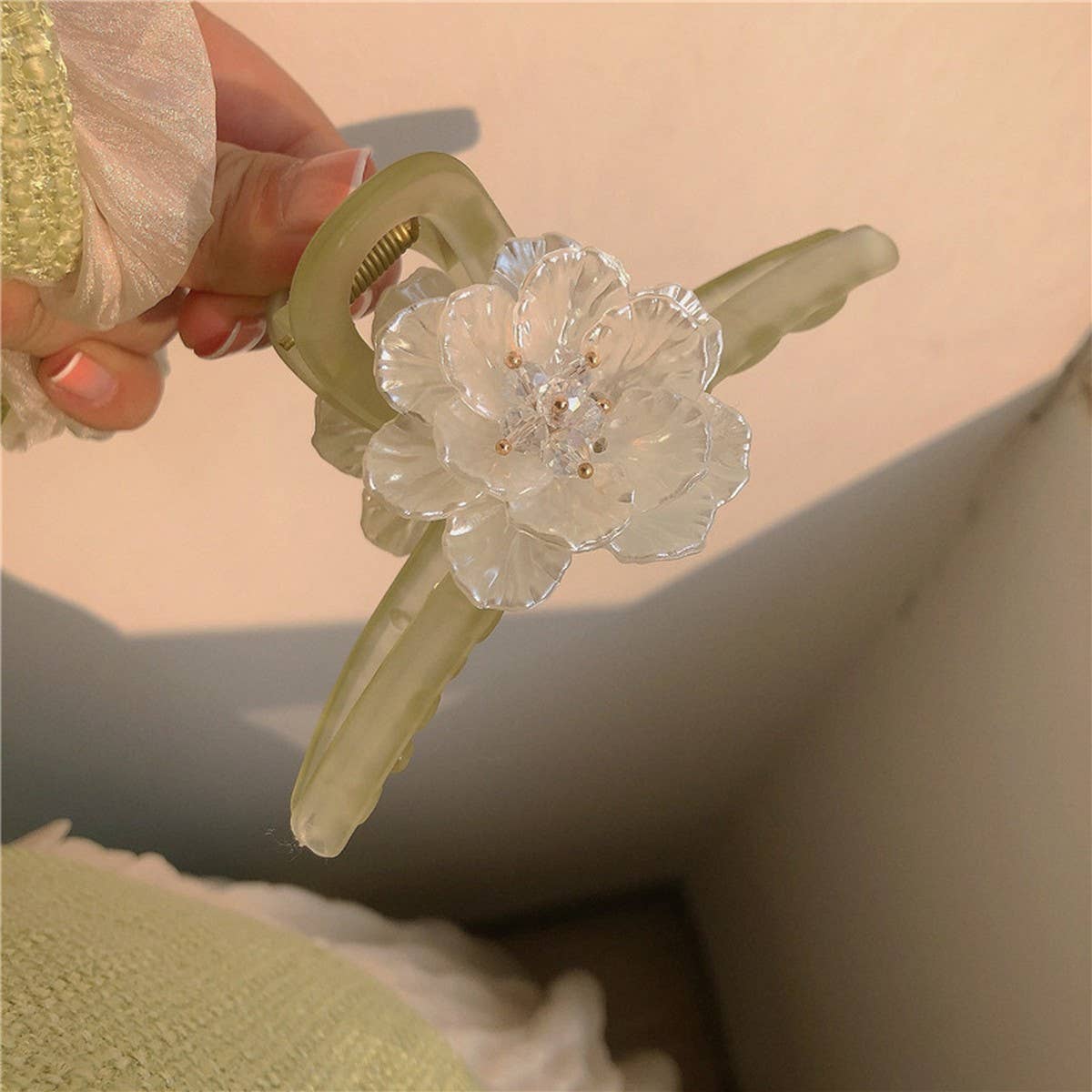 New Green Camellia Small Fresh Clip