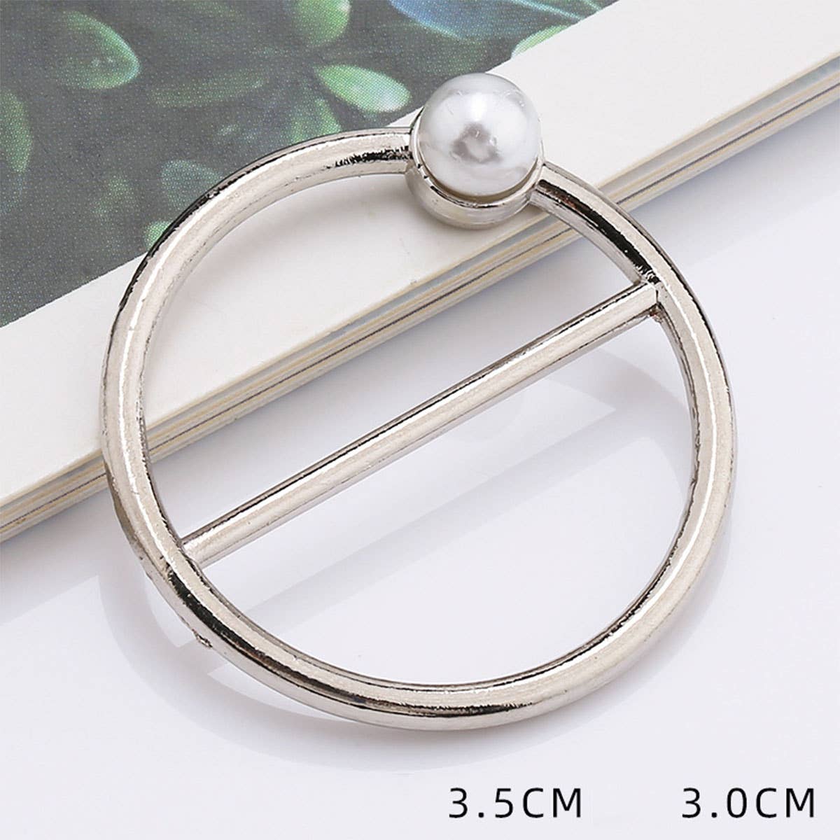 METAL HEM WITH PEARLS AND DIAMONDS SCARF RING_CWMM2152