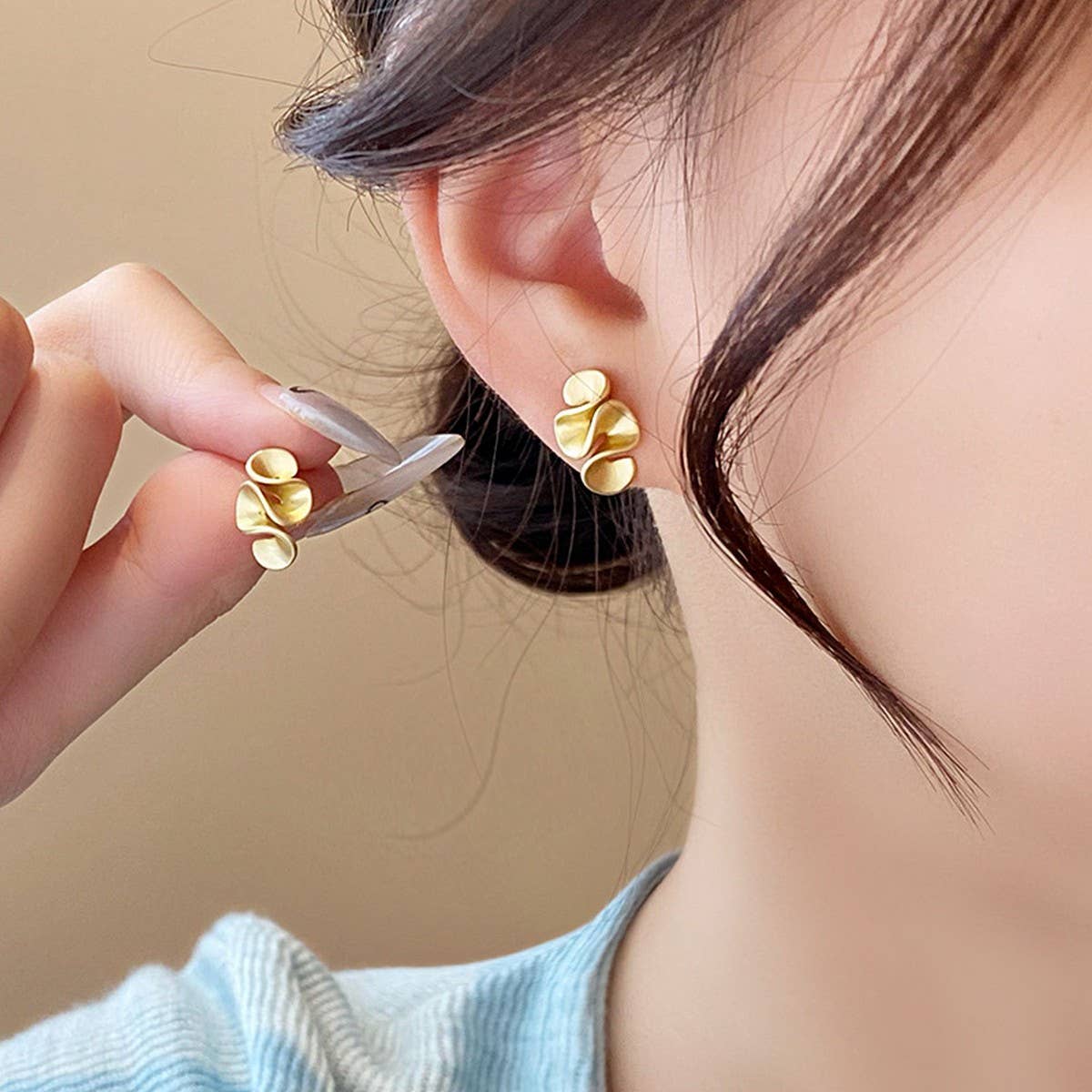 Small Fresh Ruffled Pleated High-End Earrings_Cwaje2353