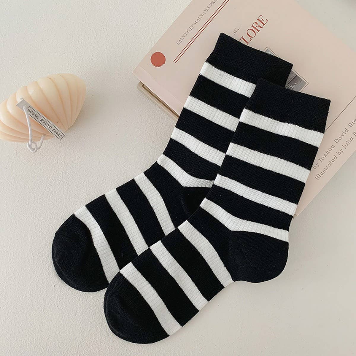 BLACK AND WHITE STRIPED HEART EMBROIDERED SOCKS_CWMS0997