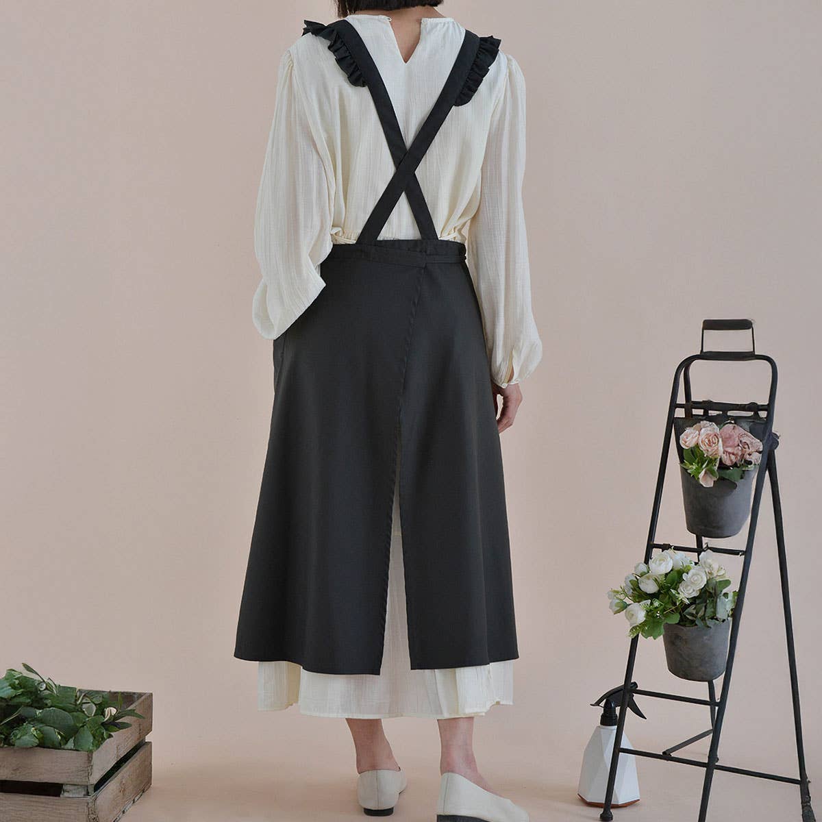 FRENCH DRESS STYLE LINEN APRONS WITH POCKETS_CWMM3305