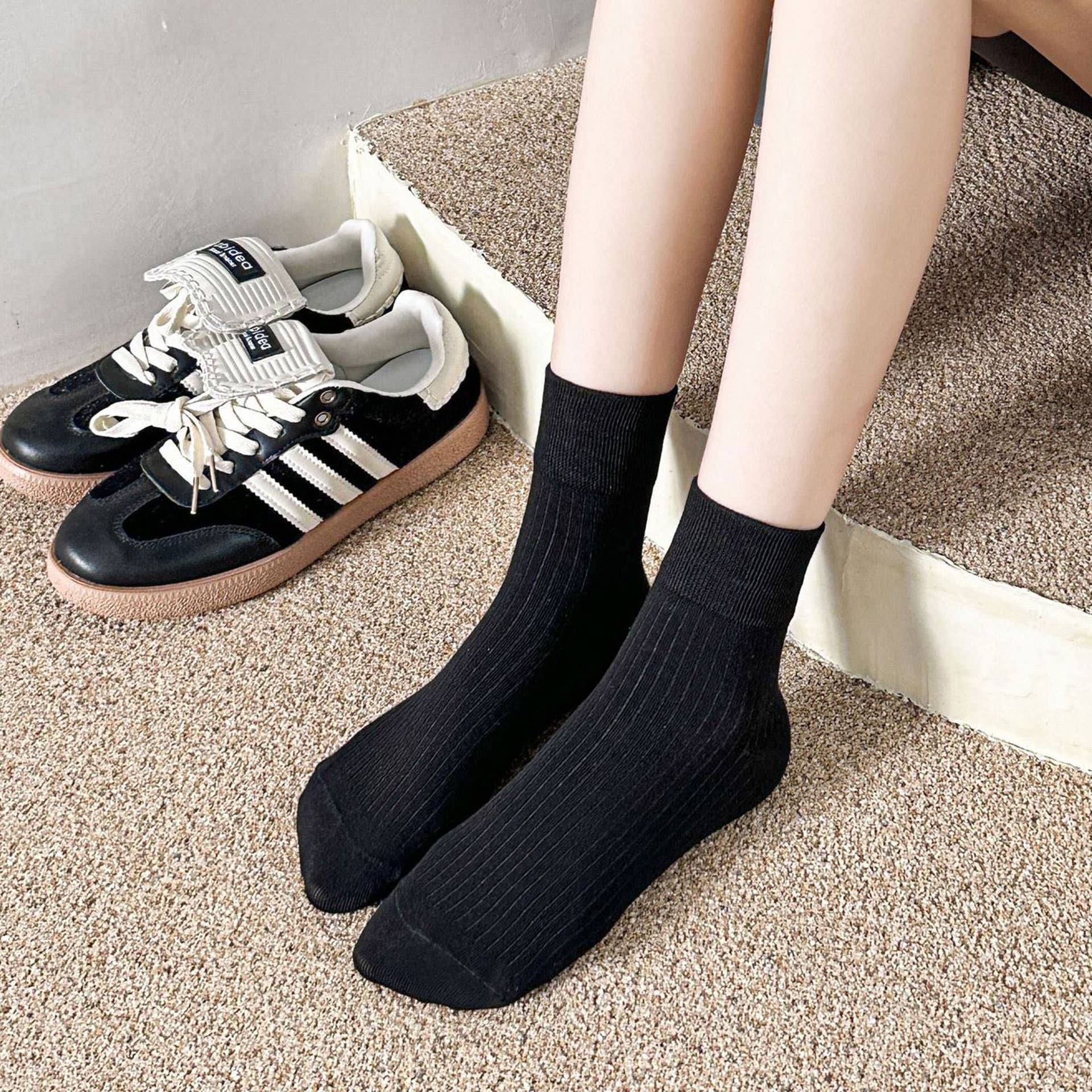SIMPLE STYLE SOLID COTTON CREW SOCKS FOR WOMENS_CWMS1373