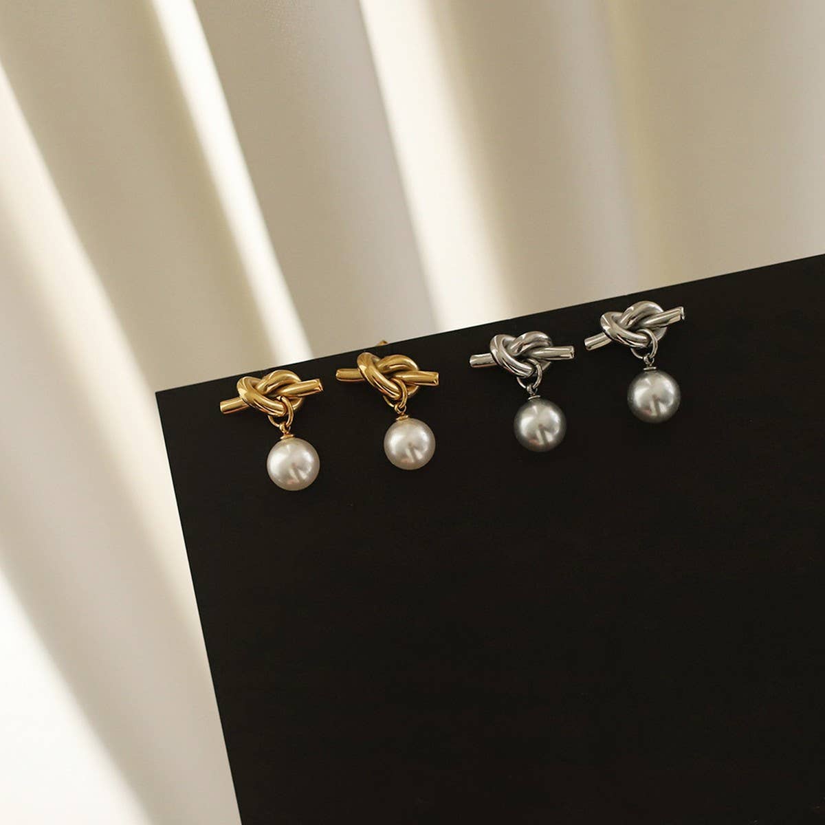 ROPE KNOT GREY PEARL STUD EARRINGS GOLD WHITE_CWAJE5038
