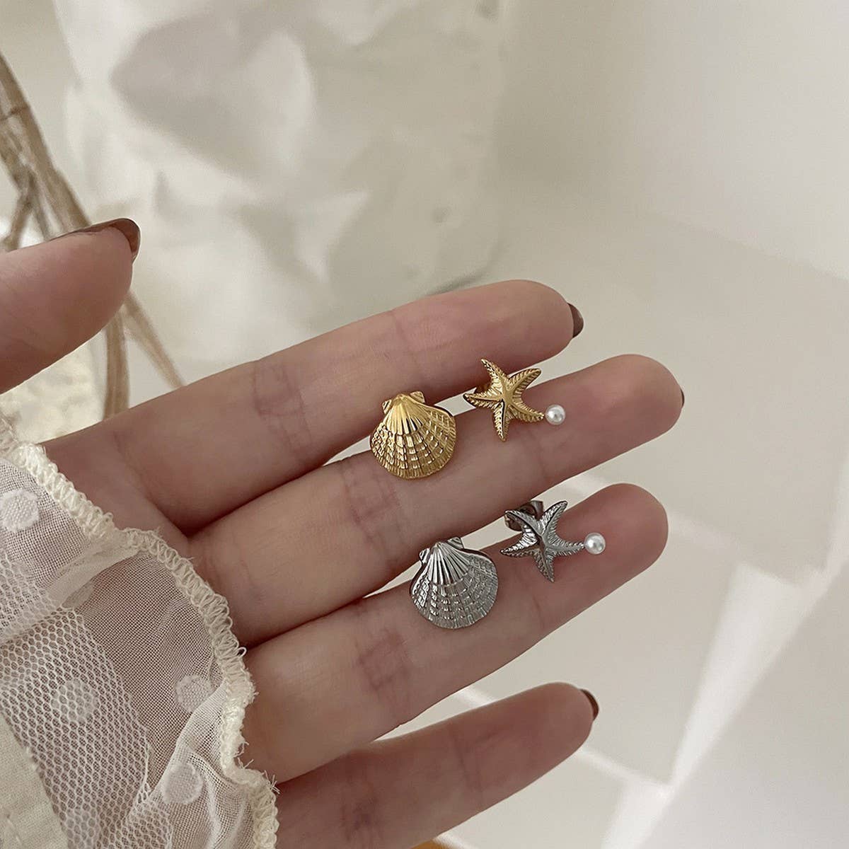 GOLD PLATED OCEAN STAR PEARL ASYMMETRIC EARRINGS_CWAJE5018