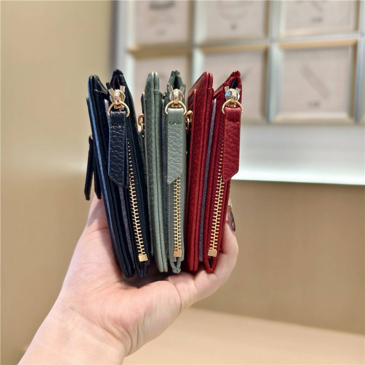 Minimalist Zip Wallet With Studded Details_Cwab06234