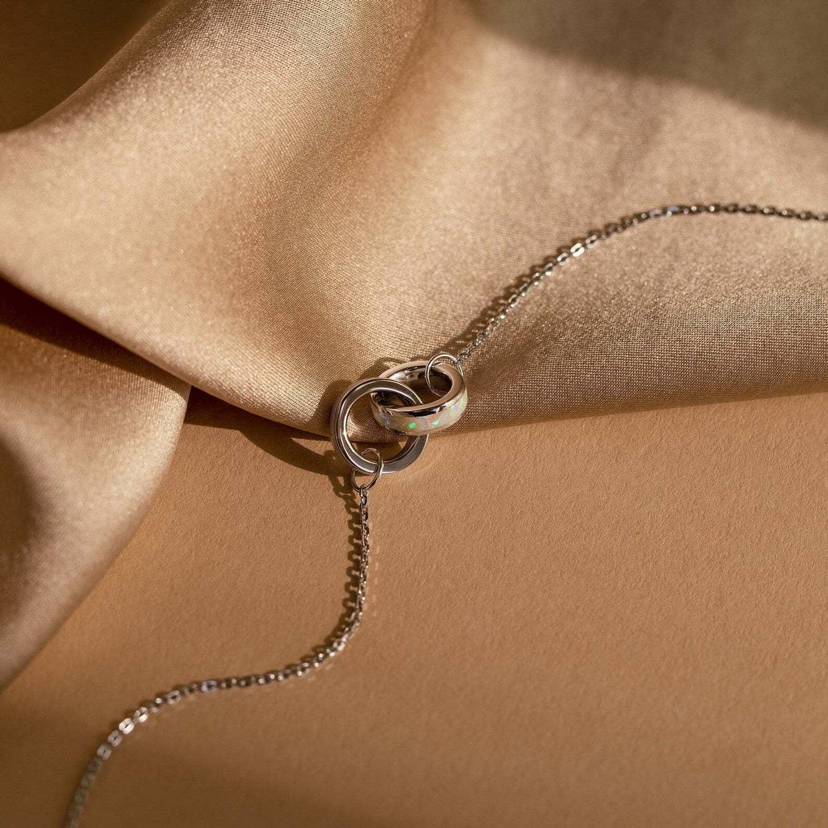 SIMPLE ETERNITY CIRCLE ASYMMETRIC NECKLACE_CWMM5599