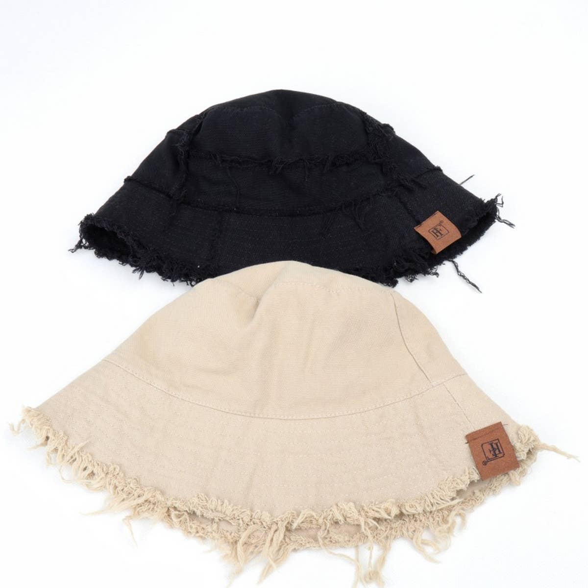 DOUBLE SIDED BUCKET HAT WITH LETTERING_CWAH1542