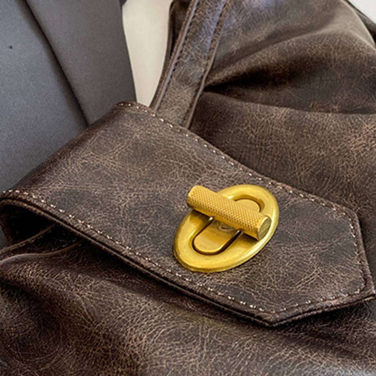 Retro Rivet Large Capacity Shoulder Bag_Cwab1580