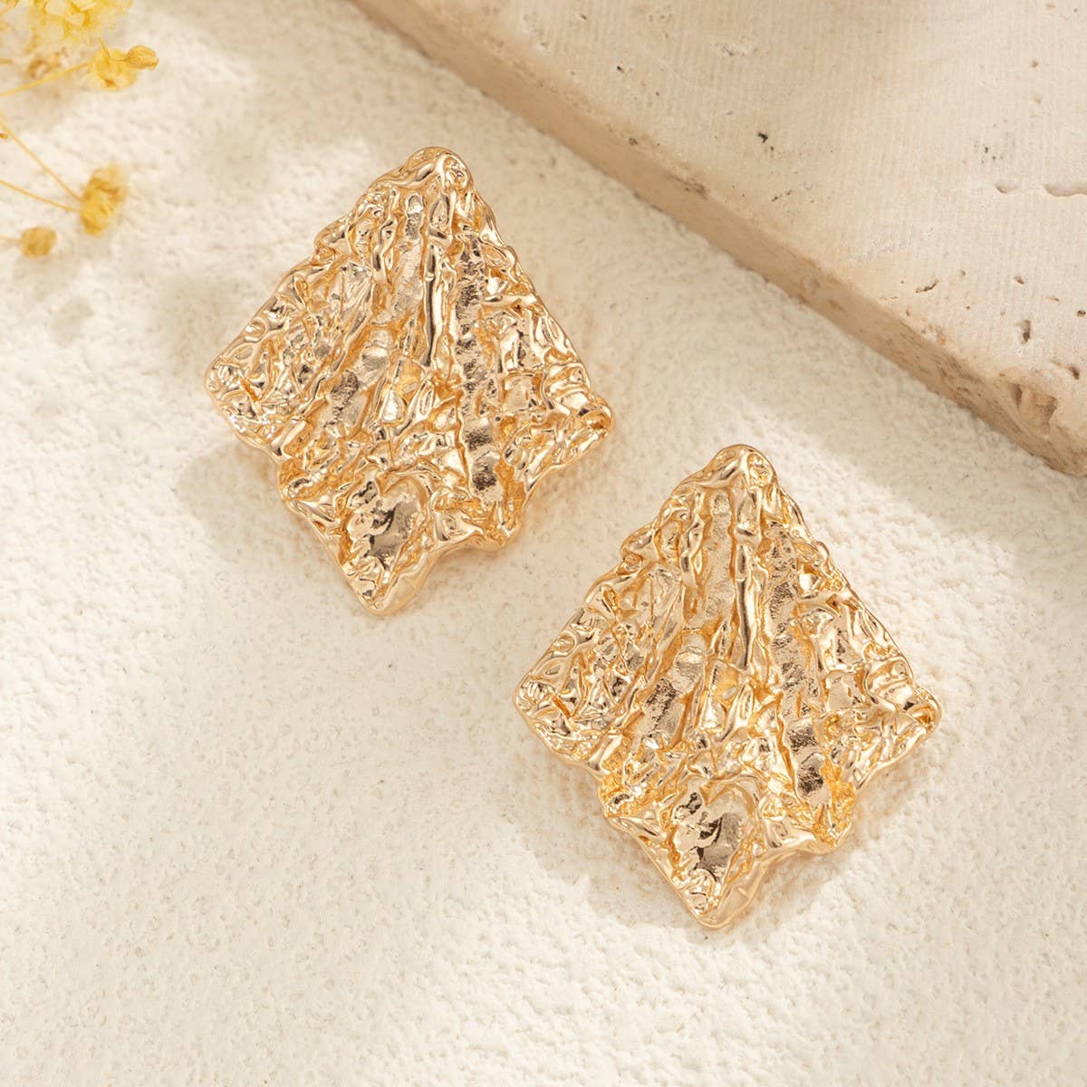 EXAGGERATED FOLDS HIGH GRADE IRREGULAR BRACELET_CWMM3125