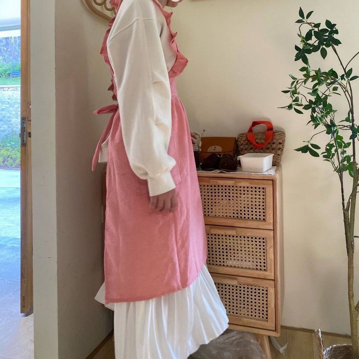 HOME CAFE ART FLORIST RUFFLED APRON_CWMM5804