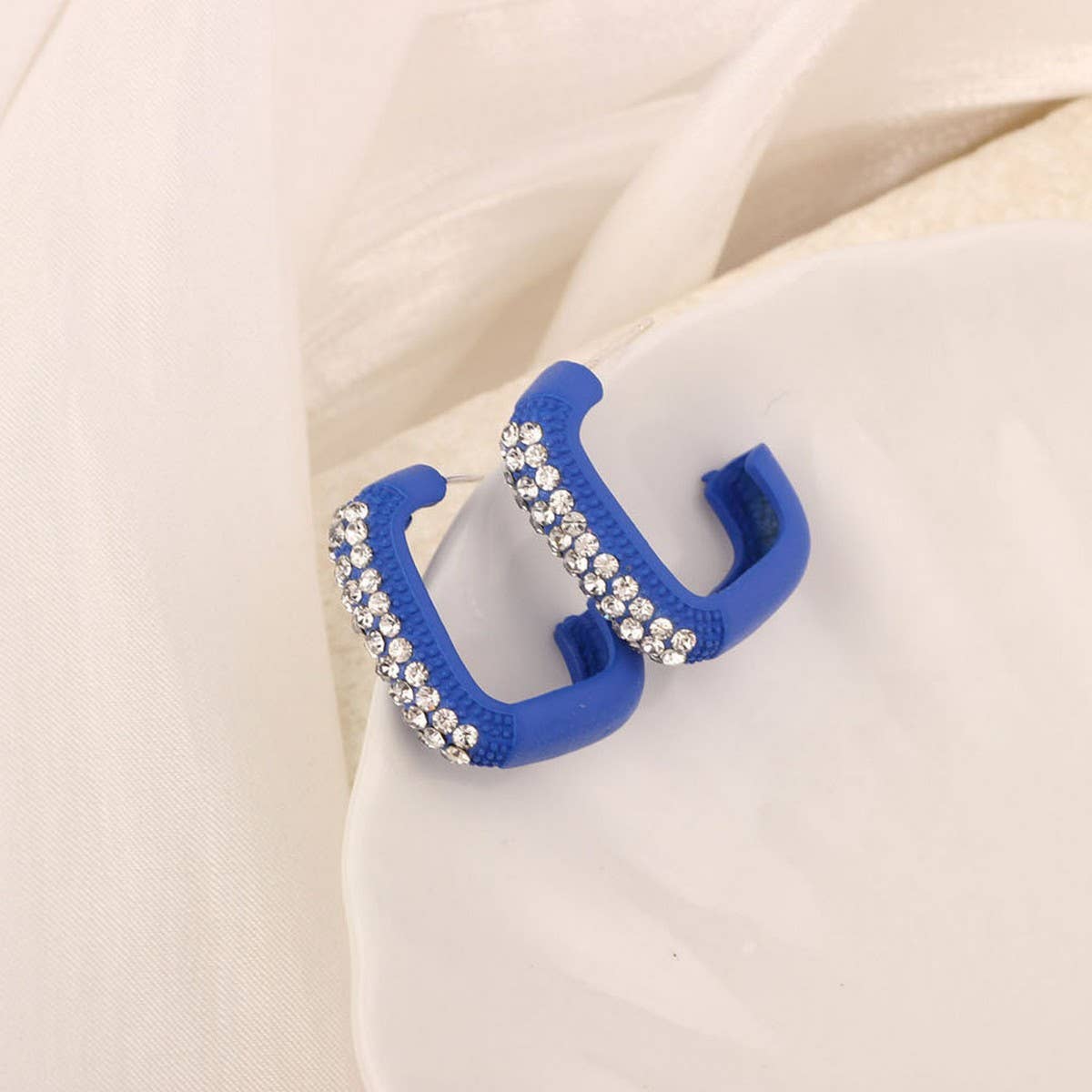 NEW SIMPLE HOLLOW FLOWER ENAMEL EARRINGS_CWAJE3991