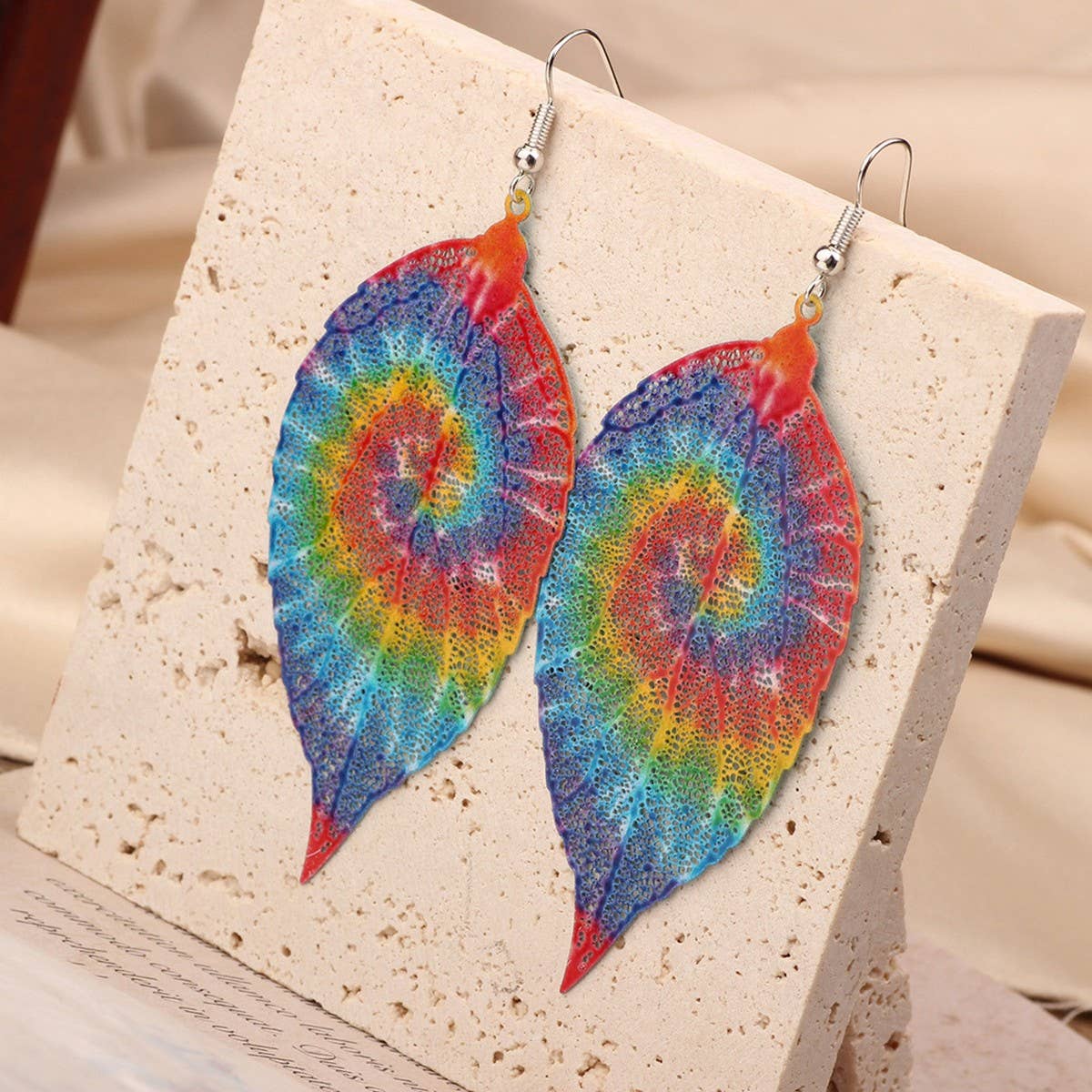 FASHIONABLE BOHEMIAN COLORFUL HOLLOW EARRINGS_CWAJE3999