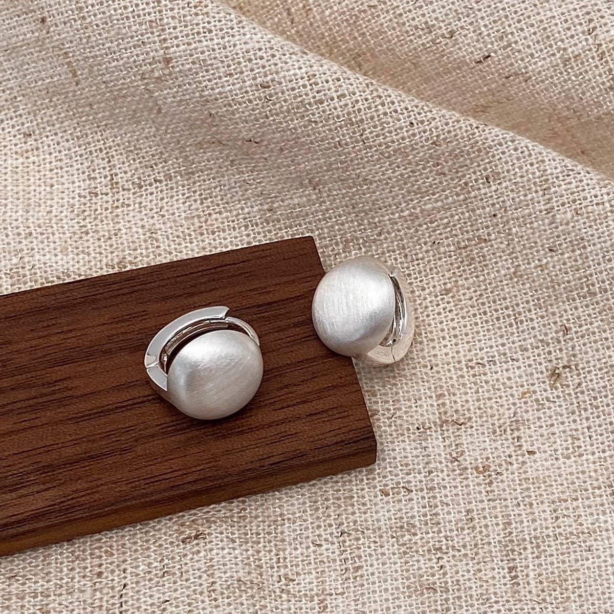 RETRO AND VERSATILE HIGH END BRUSHED EARRINGS_CWAJE3123