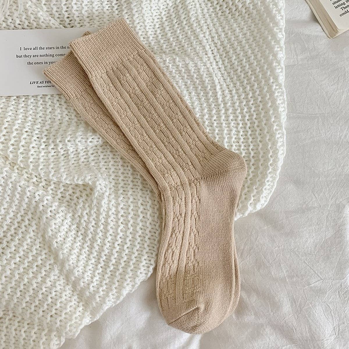 AUTUMN AND WINTER CABLE KNIT SOCKS_CWMS1067