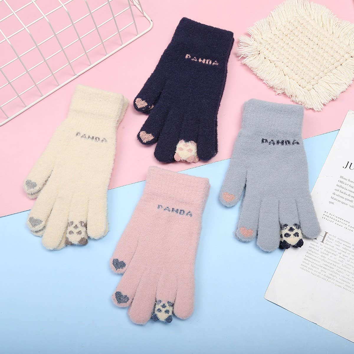 RED PANDA KNITTED WARM TOUCHSCREEN GLOVES_CWAG0152