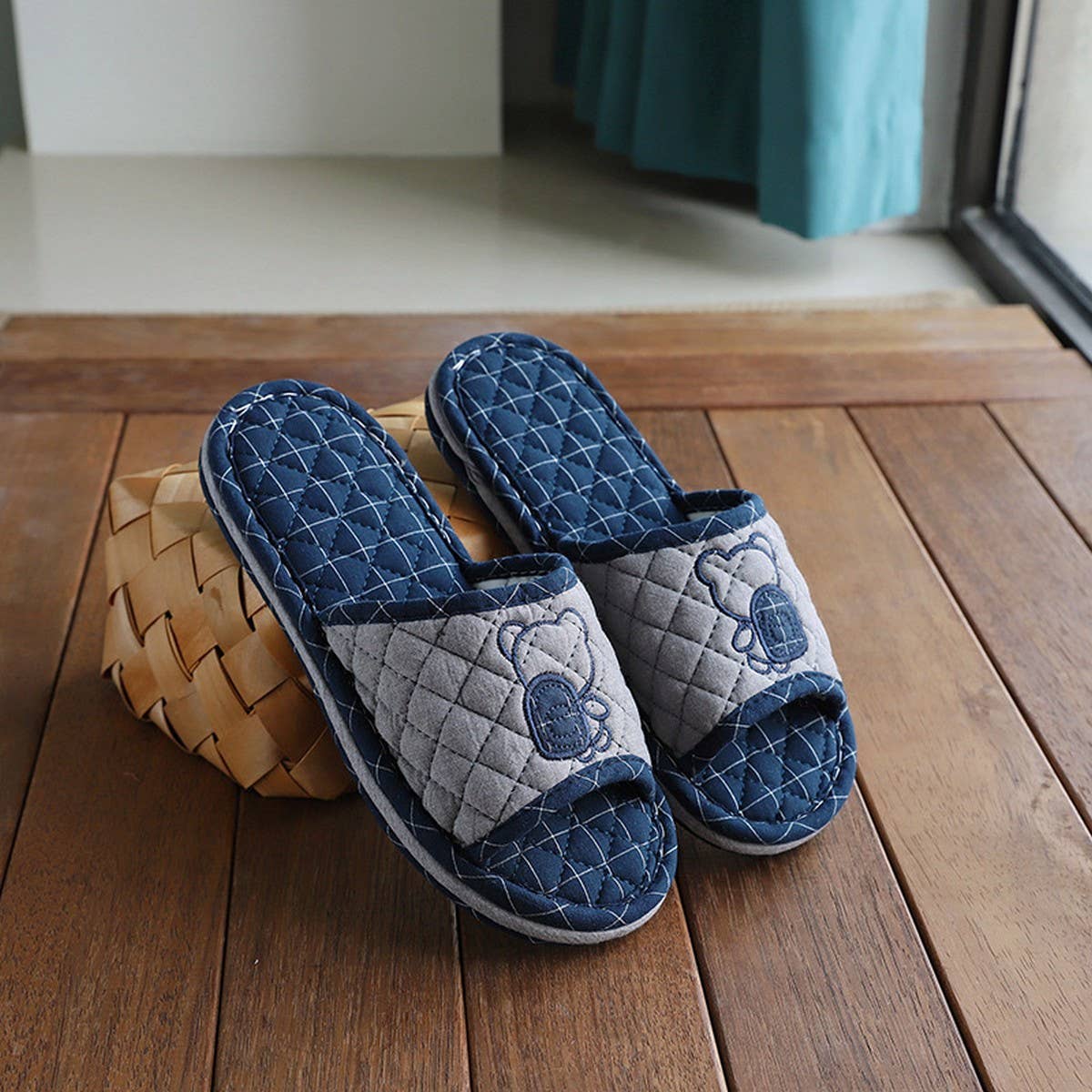 CARTOON BACKPACK COUPLE SLIPPERS WITH GRIP SOLE_CWSHF0205