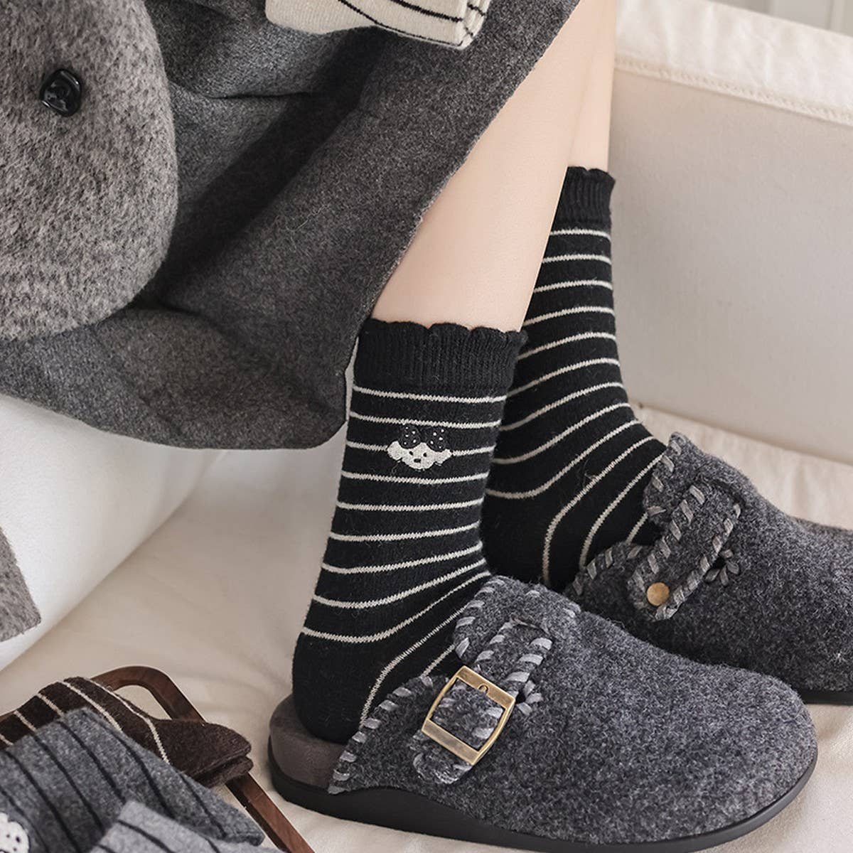 Cute Puppy Wool Slouchy Crew Socks Ins_Cwms03361