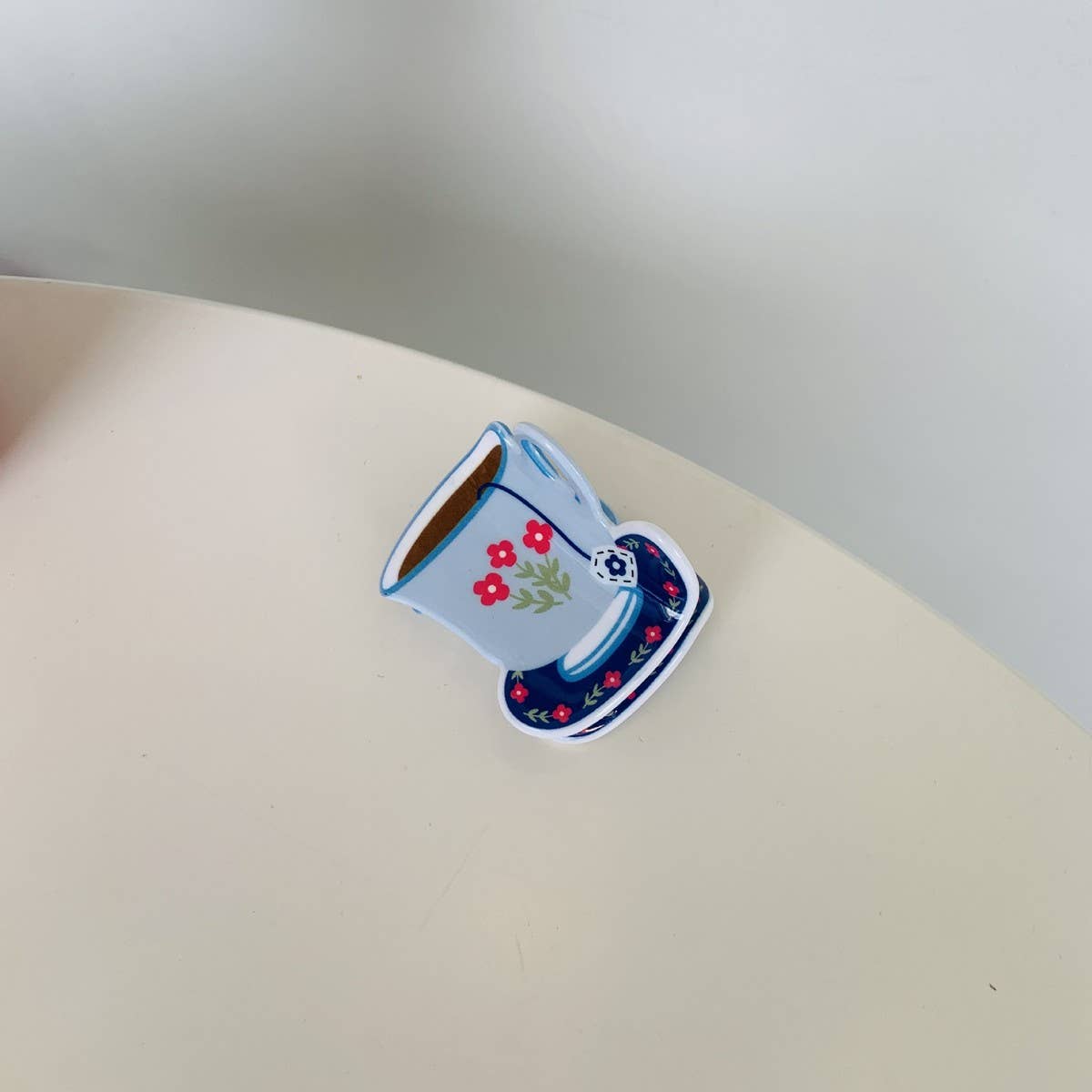 ACRYLIC COFFEE CUP HAIR CLAW CUTE SHARK CLIP_CWASC1585